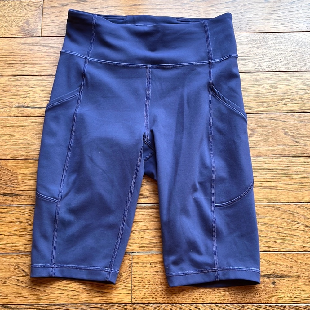Lululemon High waisted biker shorts with side pockets